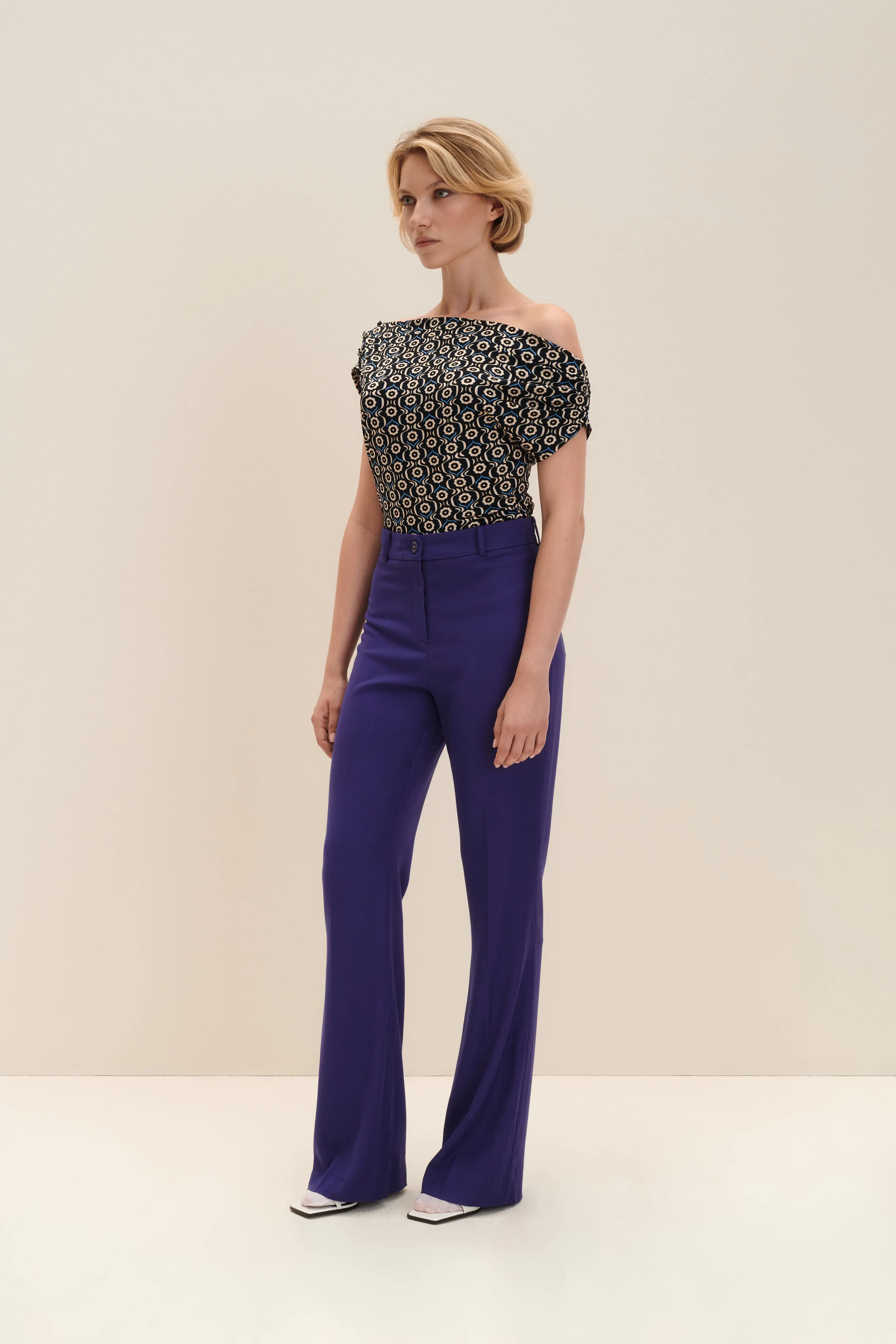 Tailored pants in Persian Indigo
