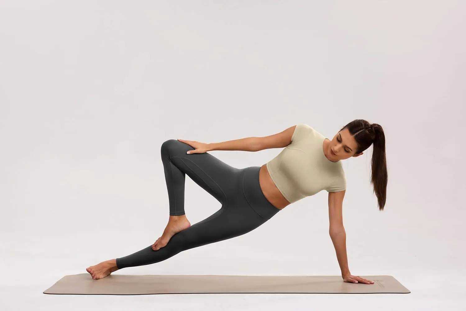 Workout Crop Tops for Women Yoga Short Sleeve Mild Support Slim Fit Cropped Athletic Shirts Gym Tee Built in Bra